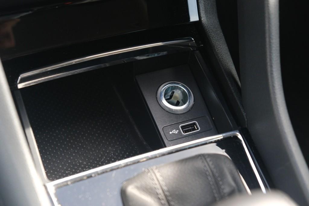Škoda Karoq Skoda Karoq 1.5 TSi ACT 150pk DSG Style Business | Navi | App Connect | Climate | Adaptive Cruise | Keyless | Winter Pakket | Trekhaak