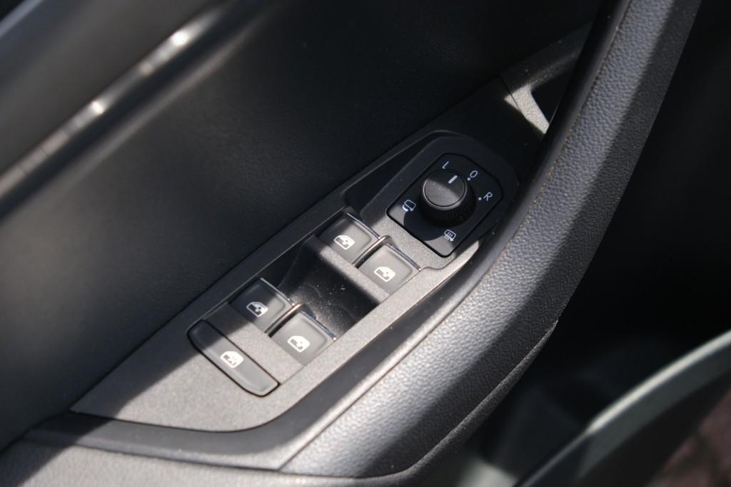 Škoda Karoq Skoda Karoq 1.5 TSi ACT 150pk DSG Style Business | Navi | App Connect | Climate | Adaptive Cruise | Keyless | Winter Pakket | Trekhaak