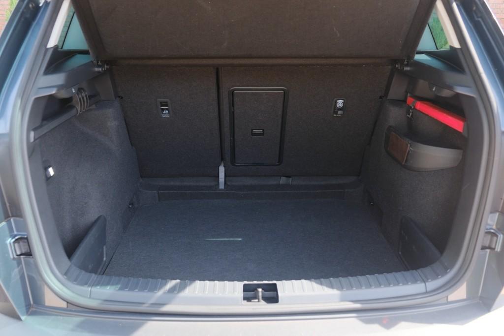 Škoda Karoq Skoda Karoq 1.5 TSi ACT 150pk DSG Style Business | Navi | App Connect | Climate | Adaptive Cruise | Keyless | Winter Pakket | Trekhaak