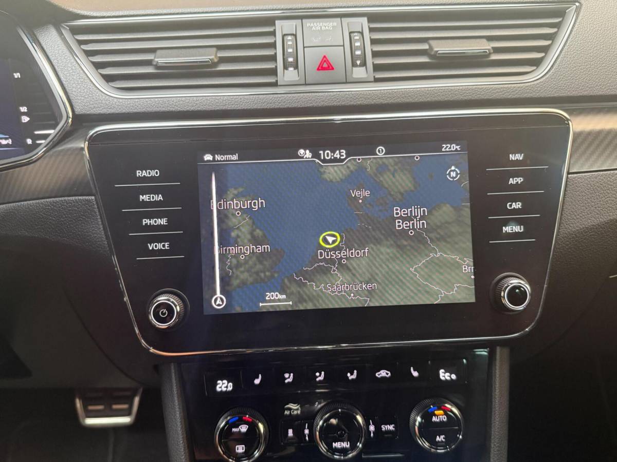 Škoda Superb Skoda Superb Combi 1.4 TSI iV Sportline Business Automaat | Achteruitrijcamera | Cruise & climate control | Extra getint glas | LED verlichting | Standkachel | Stoelverwarming | Parkeersensoren voor en achter