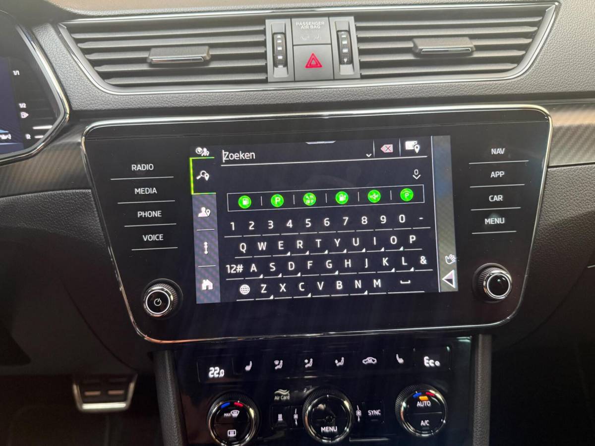 Škoda Superb Skoda Superb Combi 1.4 TSI iV Sportline Business Automaat | Achteruitrijcamera | Cruise & climate control | Extra getint glas | LED verlichting | Standkachel | Stoelverwarming | Parkeersensoren voor en achter
