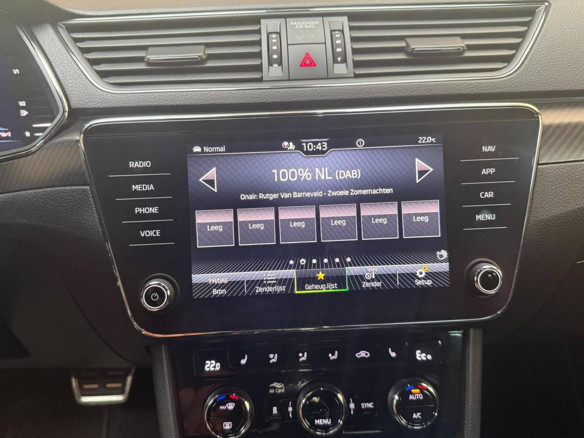 Škoda Superb Skoda Superb Combi 1.4 TSI iV Sportline Business Automaat | Achteruitrijcamera | Cruise & climate control | Extra getint glas | LED verlichting | Standkachel | Stoelverwarming | Parkeersensoren voor en achter