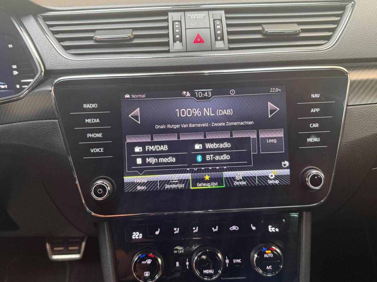 Škoda Superb Skoda Superb Combi 1.4 TSI iV Sportline Business Automaat | Achteruitrijcamera | Cruise & climate control | Extra getint glas | LED verlichting | Standkachel | Stoelverwarming | Parkeersensoren voor en achter