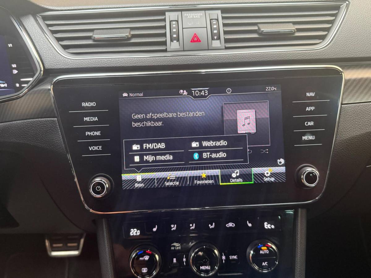 Škoda Superb Skoda Superb Combi 1.4 TSI iV Sportline Business Automaat | Achteruitrijcamera | Cruise & climate control | Extra getint glas | LED verlichting | Standkachel | Stoelverwarming | Parkeersensoren voor en achter