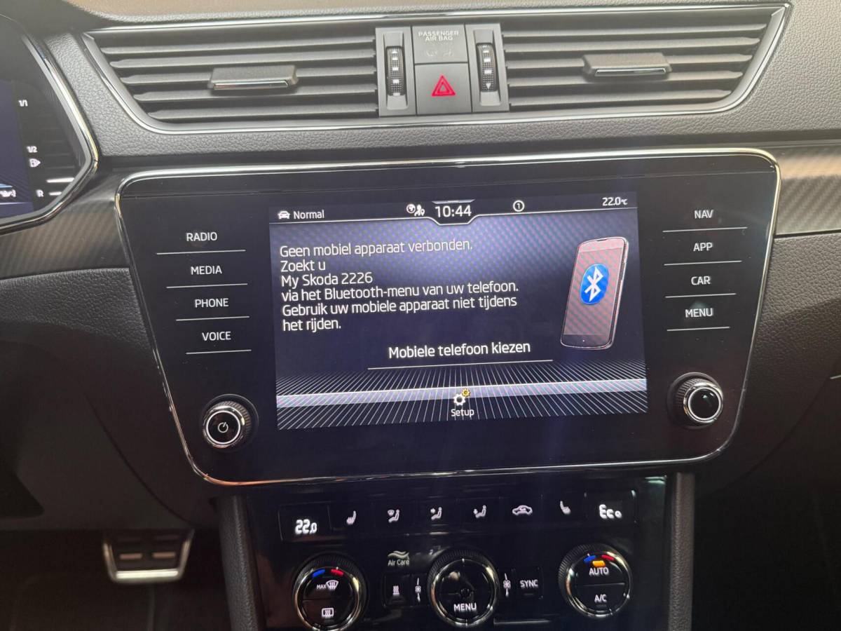 Škoda Superb Skoda Superb Combi 1.4 TSI iV Sportline Business Automaat | Achteruitrijcamera | Cruise & climate control | Extra getint glas | LED verlichting | Standkachel | Stoelverwarming | Parkeersensoren voor en achter