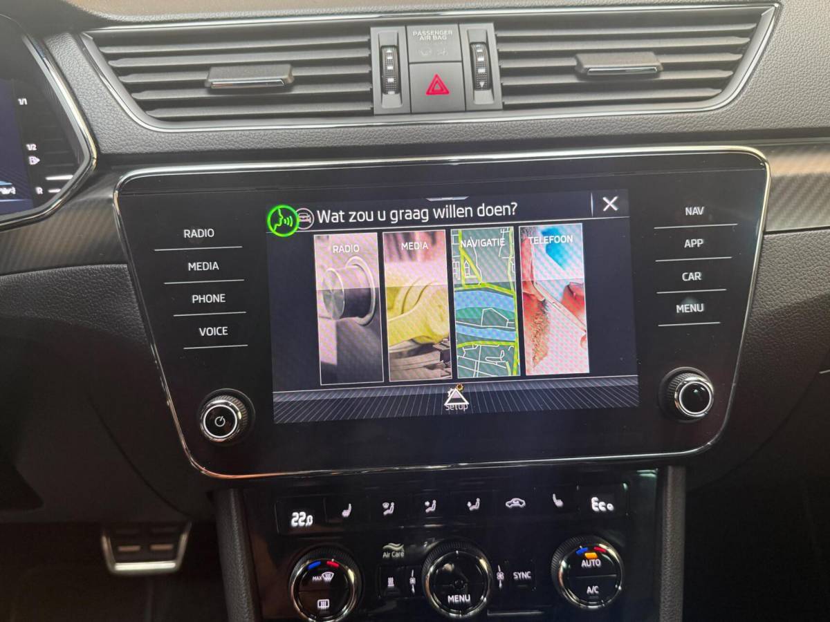 Škoda Superb Skoda Superb Combi 1.4 TSI iV Sportline Business Automaat | Achteruitrijcamera | Cruise & climate control | Extra getint glas | LED verlichting | Standkachel | Stoelverwarming | Parkeersensoren voor en achter