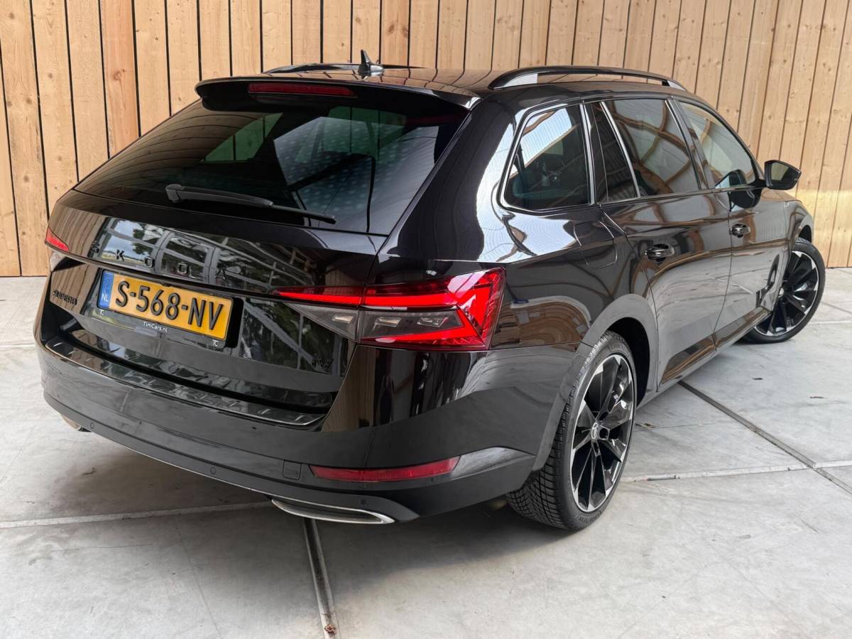 Škoda Superb Skoda Superb Combi 1.4 TSI iV Sportline Business Automaat | Achteruitrijcamera | Cruise & climate control | Extra getint glas | LED verlichting | Standkachel | Stoelverwarming | Parkeersensoren voor en achter