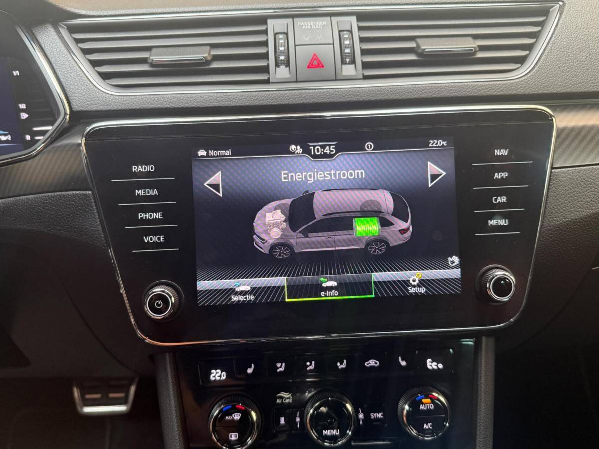 Škoda Superb Skoda Superb Combi 1.4 TSI iV Sportline Business Automaat | Achteruitrijcamera | Cruise & climate control | Extra getint glas | LED verlichting | Standkachel | Stoelverwarming | Parkeersensoren voor en achter