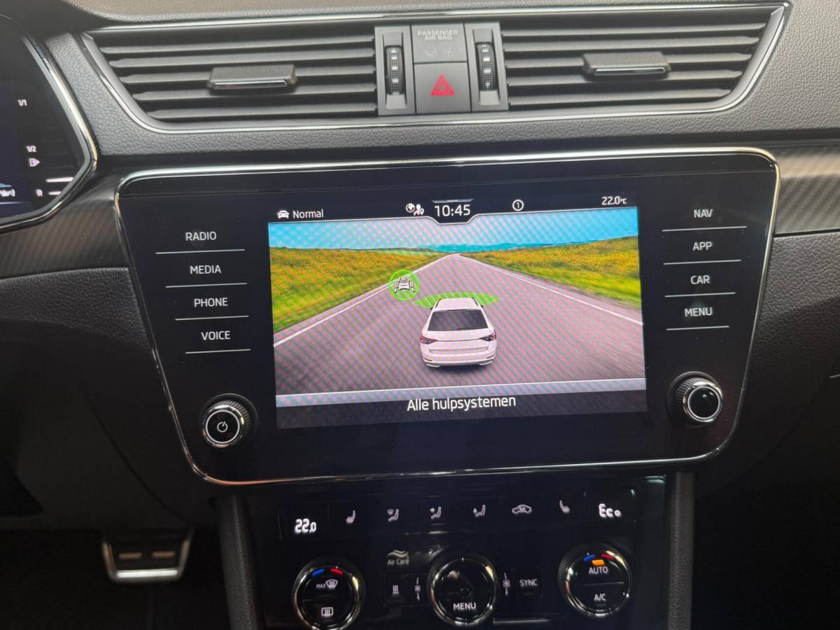 Škoda Superb Skoda Superb Combi 1.4 TSI iV Sportline Business Automaat | Achteruitrijcamera | Cruise & climate control | Extra getint glas | LED verlichting | Standkachel | Stoelverwarming | Parkeersensoren voor en achter