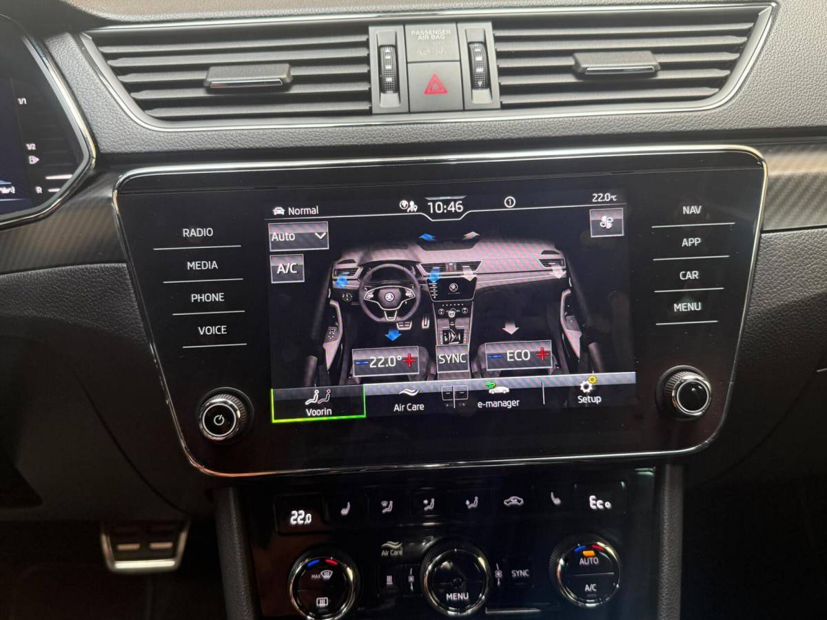 Škoda Superb Skoda Superb Combi 1.4 TSI iV Sportline Business Automaat | Achteruitrijcamera | Cruise & climate control | Extra getint glas | LED verlichting | Standkachel | Stoelverwarming | Parkeersensoren voor en achter