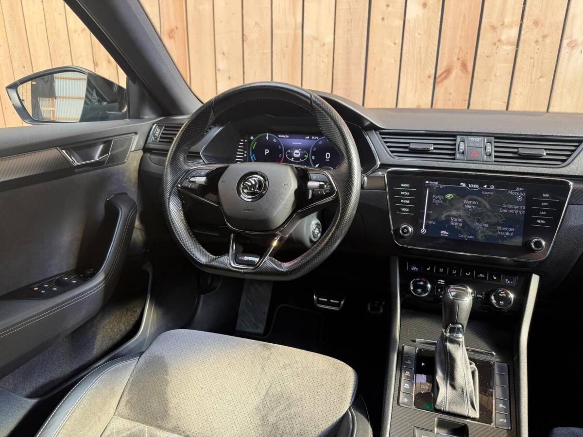 Škoda Superb Skoda Superb Combi 1.4 TSI iV Sportline Business Automaat | Achteruitrijcamera | Cruise & climate control | Extra getint glas | LED verlichting | Standkachel | Stoelverwarming | Parkeersensoren voor en achter