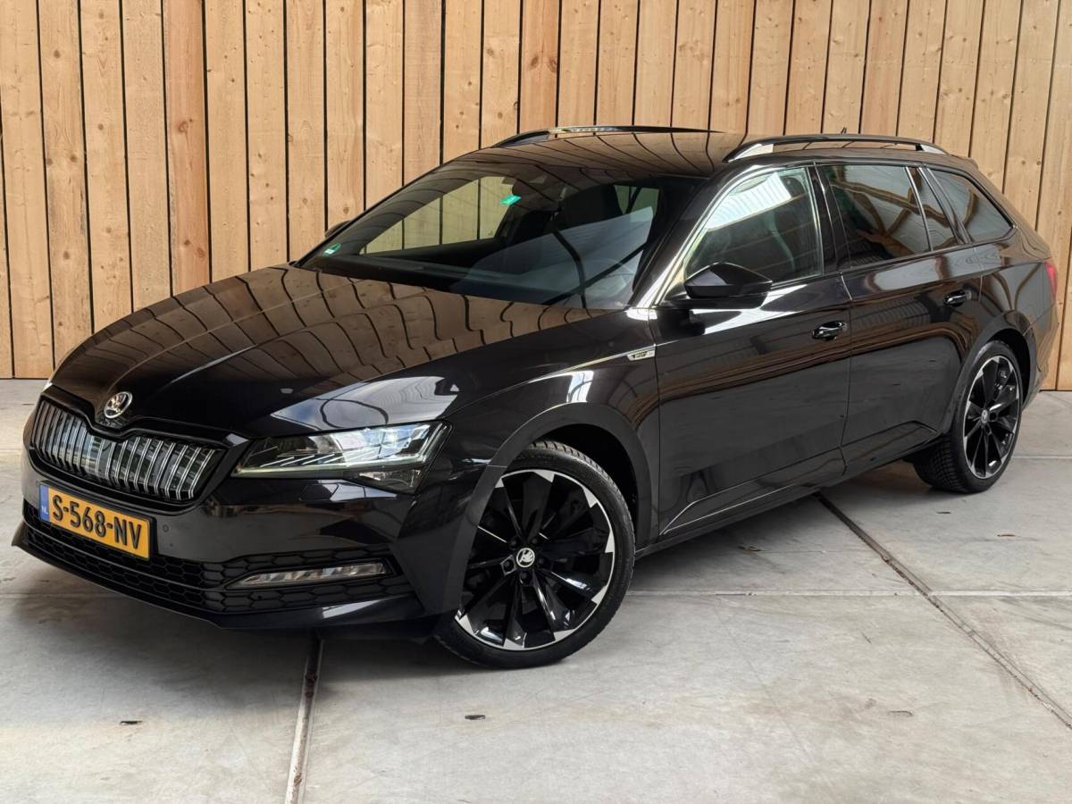 Škoda Superb Skoda Superb Combi 1.4 TSI iV Sportline Business Automaat | Achteruitrijcamera | Cruise & climate control | Extra getint glas | LED verlichting | Standkachel | Stoelverwarming | Parkeersensoren voor en achter