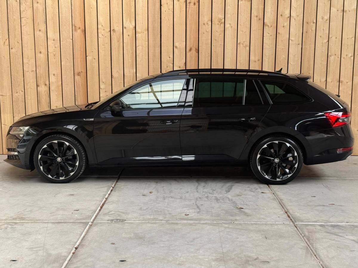 Škoda Superb Skoda Superb Combi 1.4 TSI iV Sportline Business Automaat | Achteruitrijcamera | Cruise & climate control | Extra getint glas | LED verlichting | Standkachel | Stoelverwarming | Parkeersensoren voor en achter