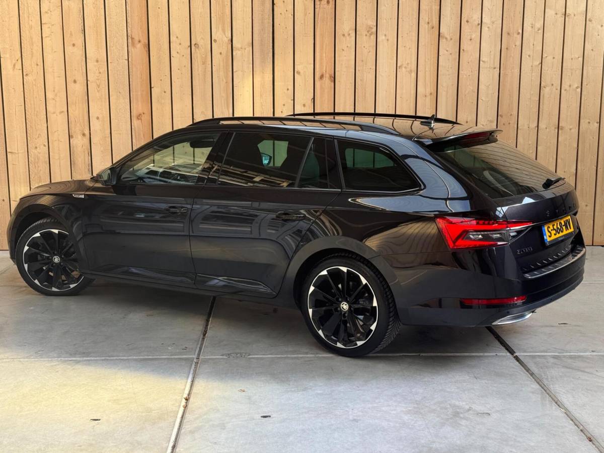 Škoda Superb Skoda Superb Combi 1.4 TSI iV Sportline Business Automaat | Achteruitrijcamera | Cruise & climate control | Extra getint glas | LED verlichting | Standkachel | Stoelverwarming | Parkeersensoren voor en achter