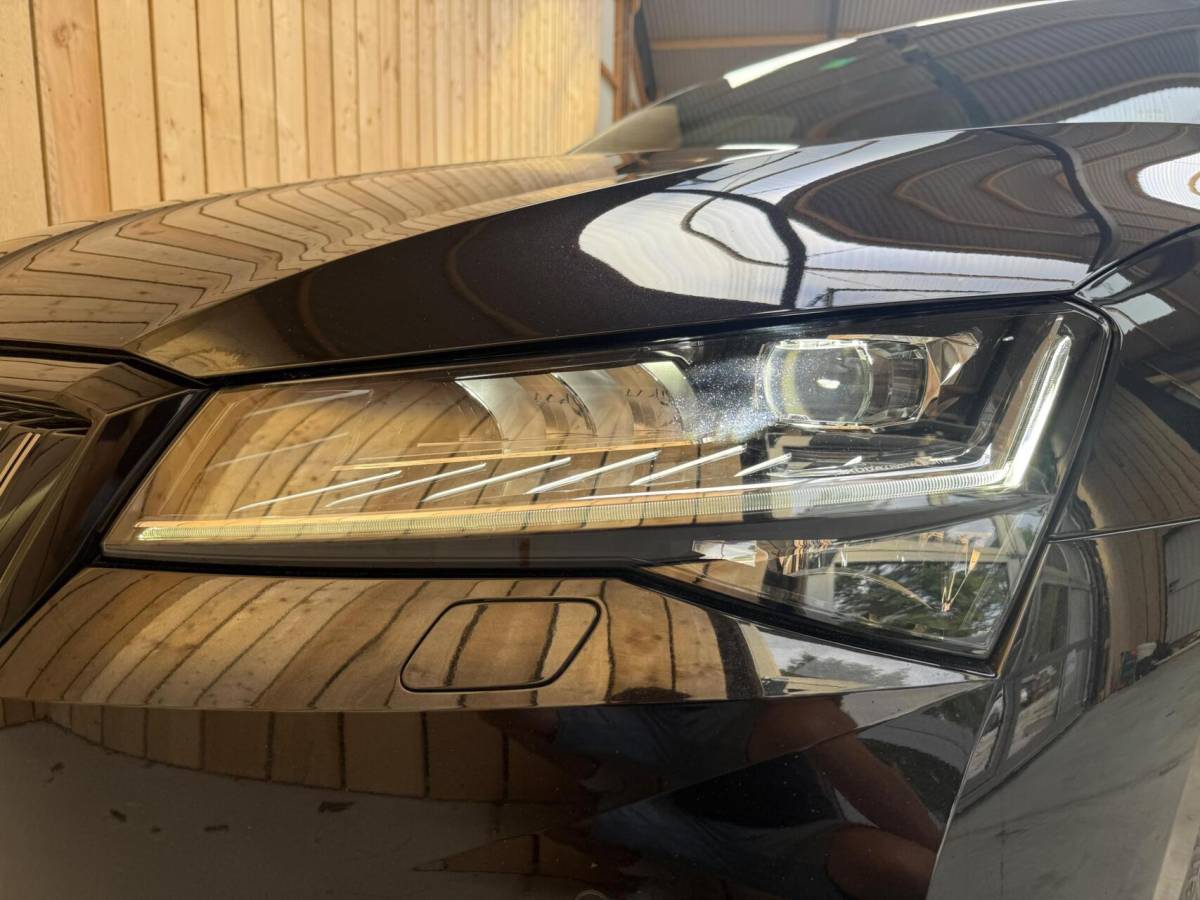Škoda Superb Skoda Superb Combi 1.4 TSI iV Sportline Business Automaat | Achteruitrijcamera | Cruise & climate control | Extra getint glas | LED verlichting | Standkachel | Stoelverwarming | Parkeersensoren voor en achter