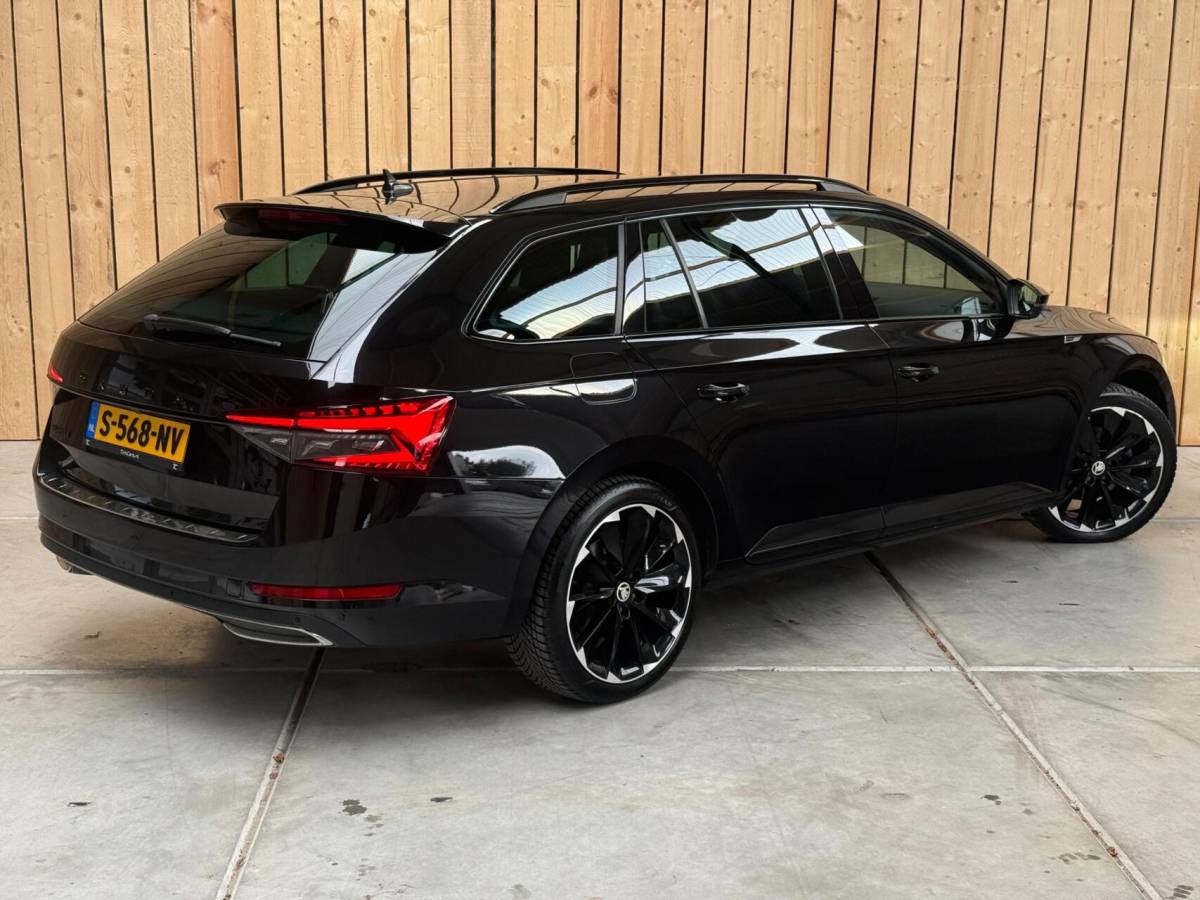 Škoda Superb Skoda Superb Combi 1.4 TSI iV Sportline Business Automaat | Achteruitrijcamera | Cruise & climate control | Extra getint glas | LED verlichting | Standkachel | Stoelverwarming | Parkeersensoren voor en achter