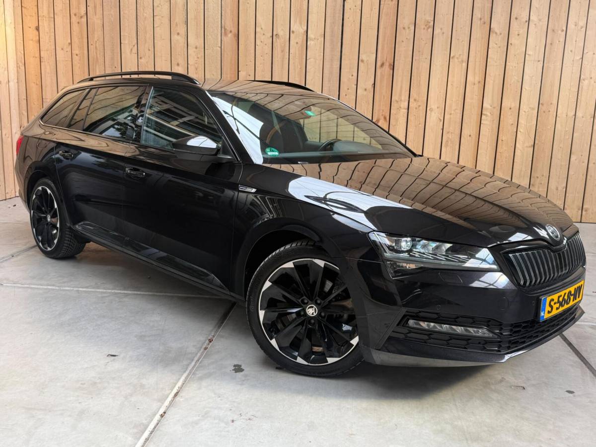 Škoda Superb Skoda Superb Combi 1.4 TSI iV Sportline Business Automaat | Achteruitrijcamera | Cruise & climate control | Extra getint glas | LED verlichting | Standkachel | Stoelverwarming | Parkeersensoren voor en achter