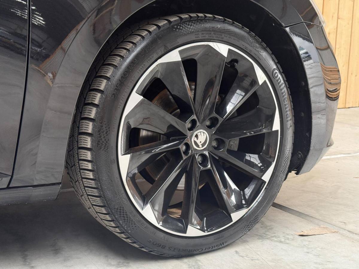 Škoda Superb Skoda Superb Combi 1.4 TSI iV Sportline Business Automaat | Achteruitrijcamera | Cruise & climate control | Extra getint glas | LED verlichting | Standkachel | Stoelverwarming | Parkeersensoren voor en achter