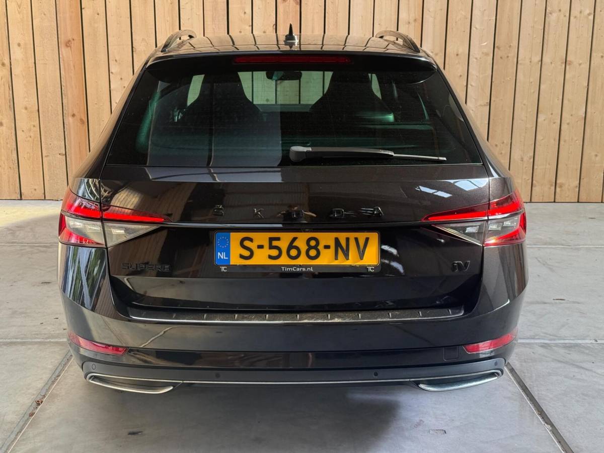 Škoda Superb Skoda Superb Combi 1.4 TSI iV Sportline Business Automaat | Achteruitrijcamera | Cruise & climate control | Extra getint glas | LED verlichting | Standkachel | Stoelverwarming | Parkeersensoren voor en achter