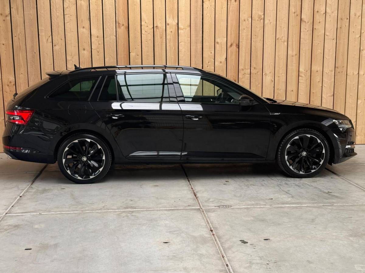 Škoda Superb Skoda Superb Combi 1.4 TSI iV Sportline Business Automaat | Achteruitrijcamera | Cruise & climate control | Extra getint glas | LED verlichting | Standkachel | Stoelverwarming | Parkeersensoren voor en achter