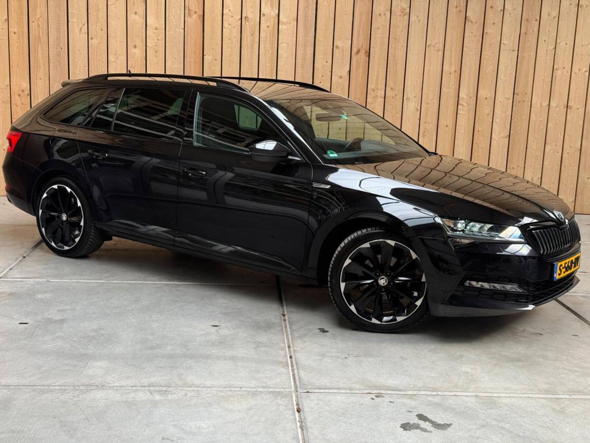 Škoda Superb Skoda Superb Combi 1.4 TSI iV Sportline Business Automaat | Achteruitrijcamera | Cruise & climate control | Extra getint glas | LED verlichting | Standkachel | Stoelverwarming | Parkeersensoren voor en achter