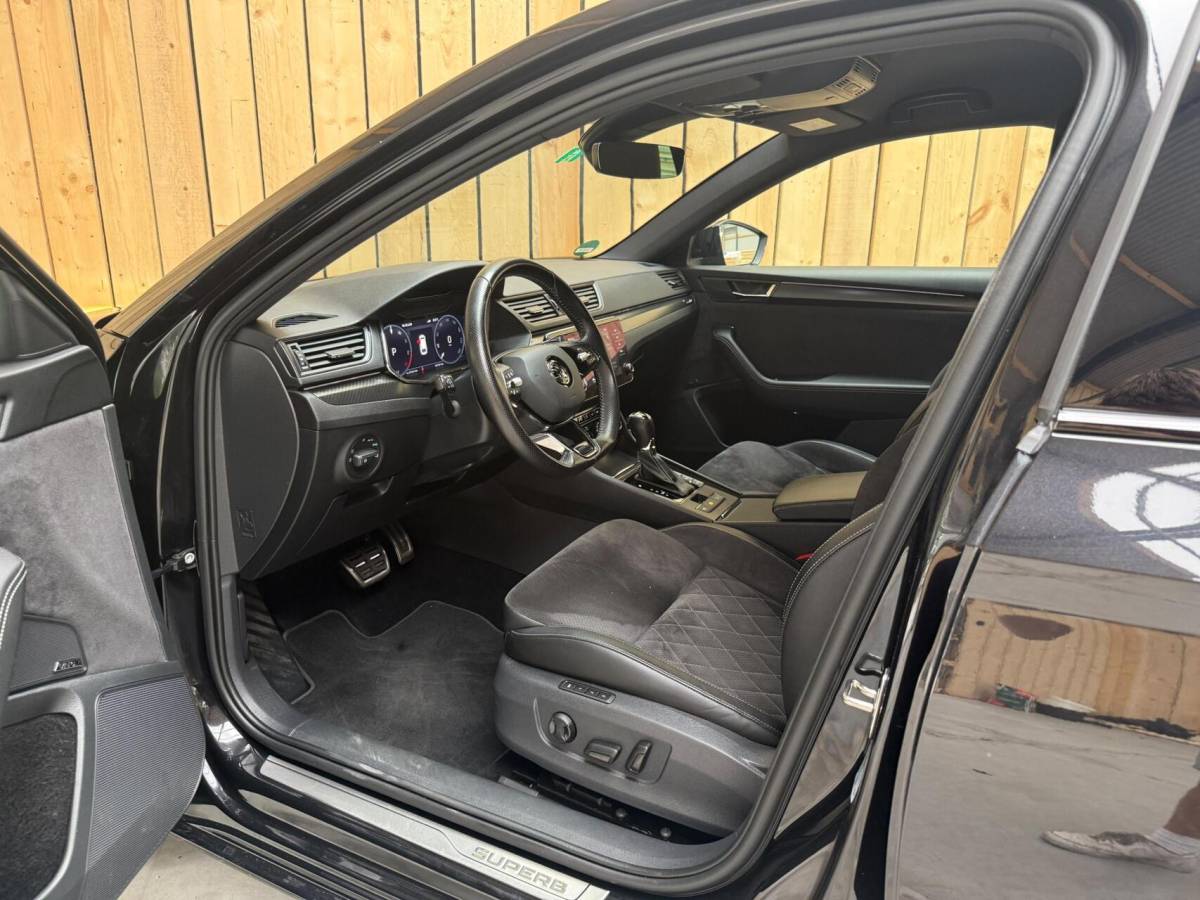Škoda Superb Skoda Superb Combi 1.4 TSI iV Sportline Business Automaat | Achteruitrijcamera | Cruise & climate control | Extra getint glas | LED verlichting | Standkachel | Stoelverwarming | Parkeersensoren voor en achter