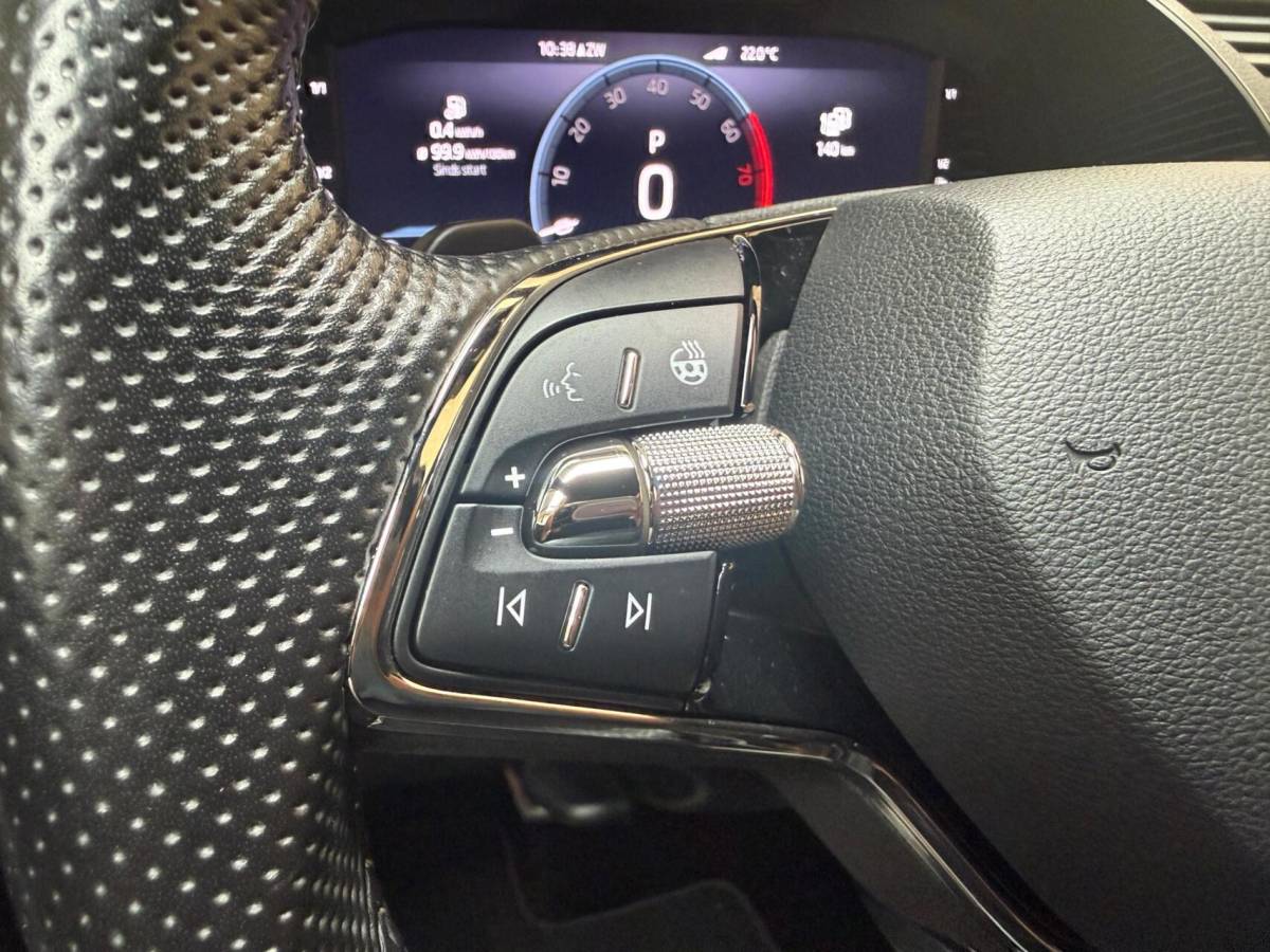 Škoda Superb Skoda Superb Combi 1.4 TSI iV Sportline Business Automaat | Achteruitrijcamera | Cruise & climate control | Extra getint glas | LED verlichting | Standkachel | Stoelverwarming | Parkeersensoren voor en achter