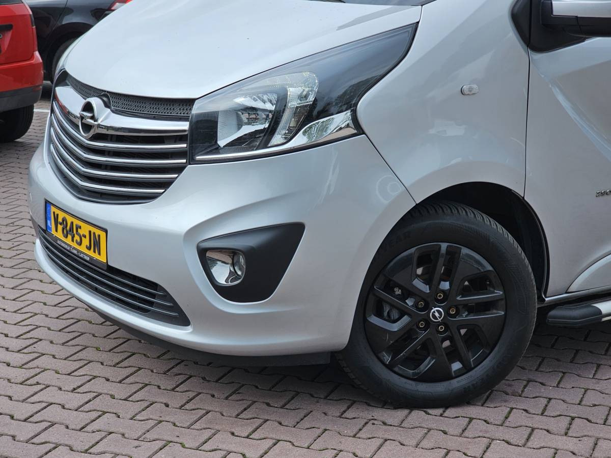 Opel Vivaro Opel Vivaro 1.6 CDTI L2H1 DC Sport EcoFlex Innovation | Schuifdeur links | Leder | Navi | Trekhaak | Sidebars | Camera | Stoelverwarming |