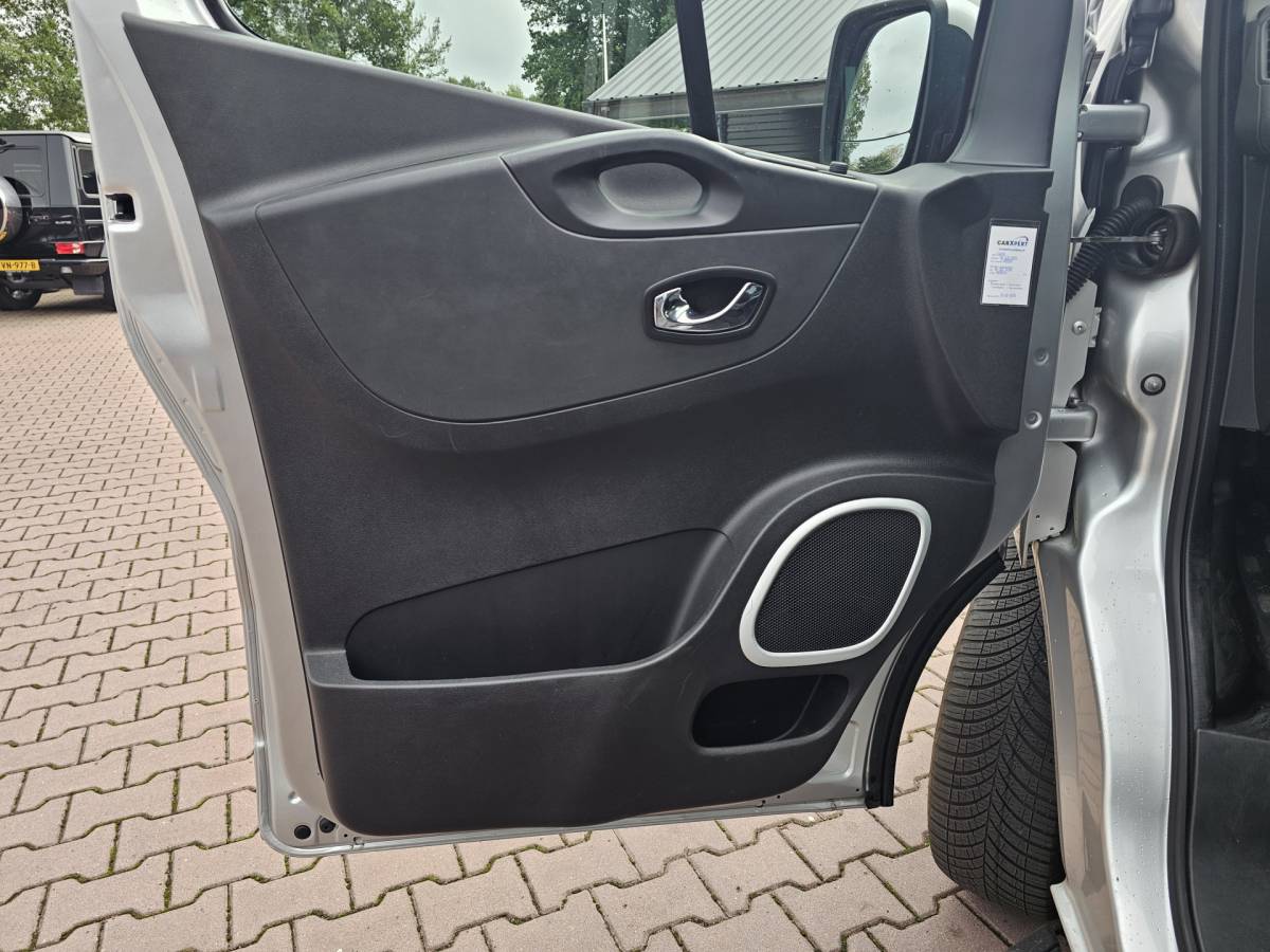Opel Vivaro Opel Vivaro 1.6 CDTI L2H1 DC Sport EcoFlex Innovation | Schuifdeur links | Leder | Navi | Trekhaak | Sidebars | Camera | Stoelverwarming |