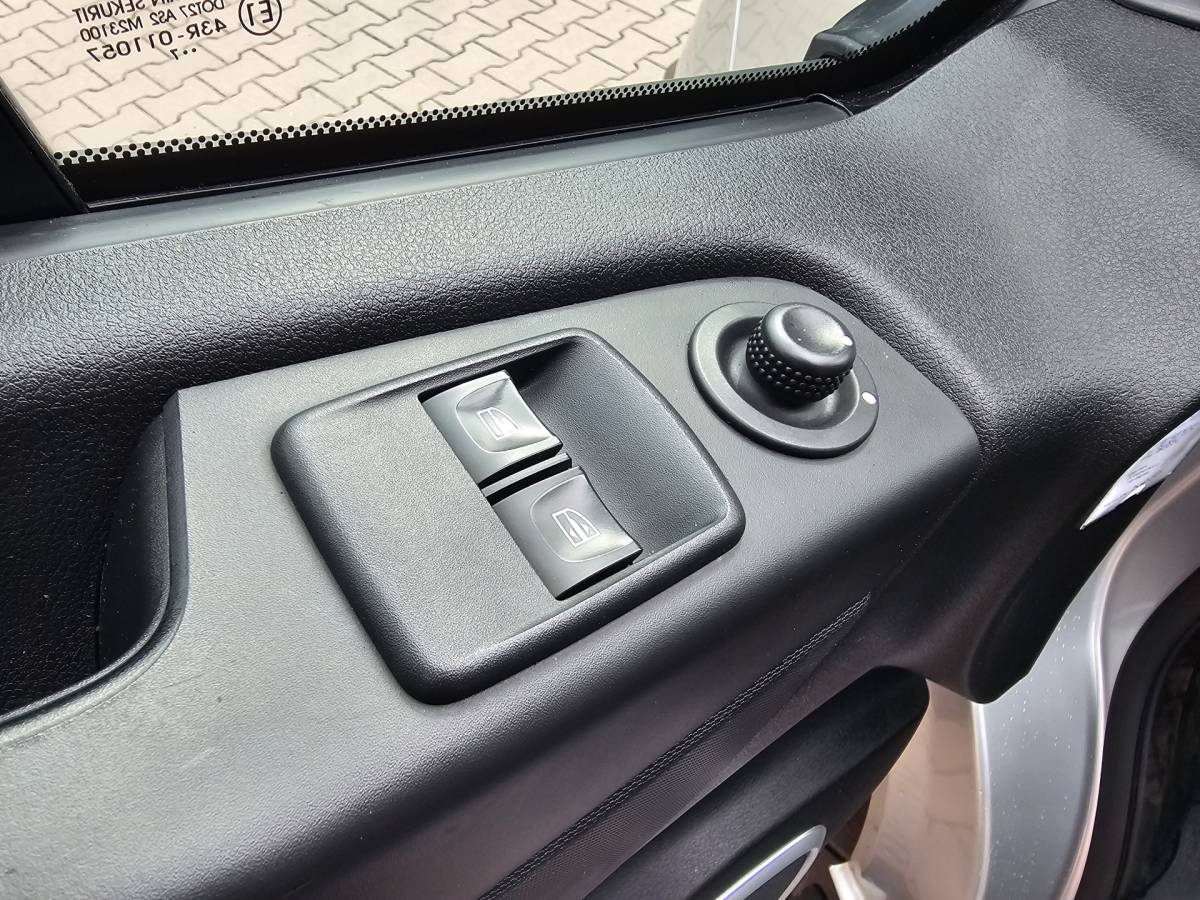 Opel Vivaro Opel Vivaro 1.6 CDTI L2H1 DC Sport EcoFlex Innovation | Schuifdeur links | Leder | Navi | Trekhaak | Sidebars | Camera | Stoelverwarming |