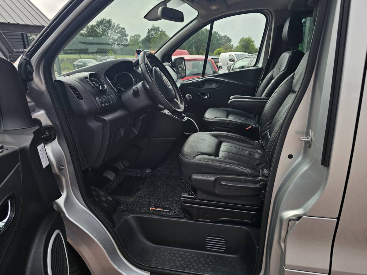 Opel Vivaro Opel Vivaro 1.6 CDTI L2H1 DC Sport EcoFlex Innovation | Schuifdeur links | Leder | Navi | Trekhaak | Sidebars | Camera | Stoelverwarming |
