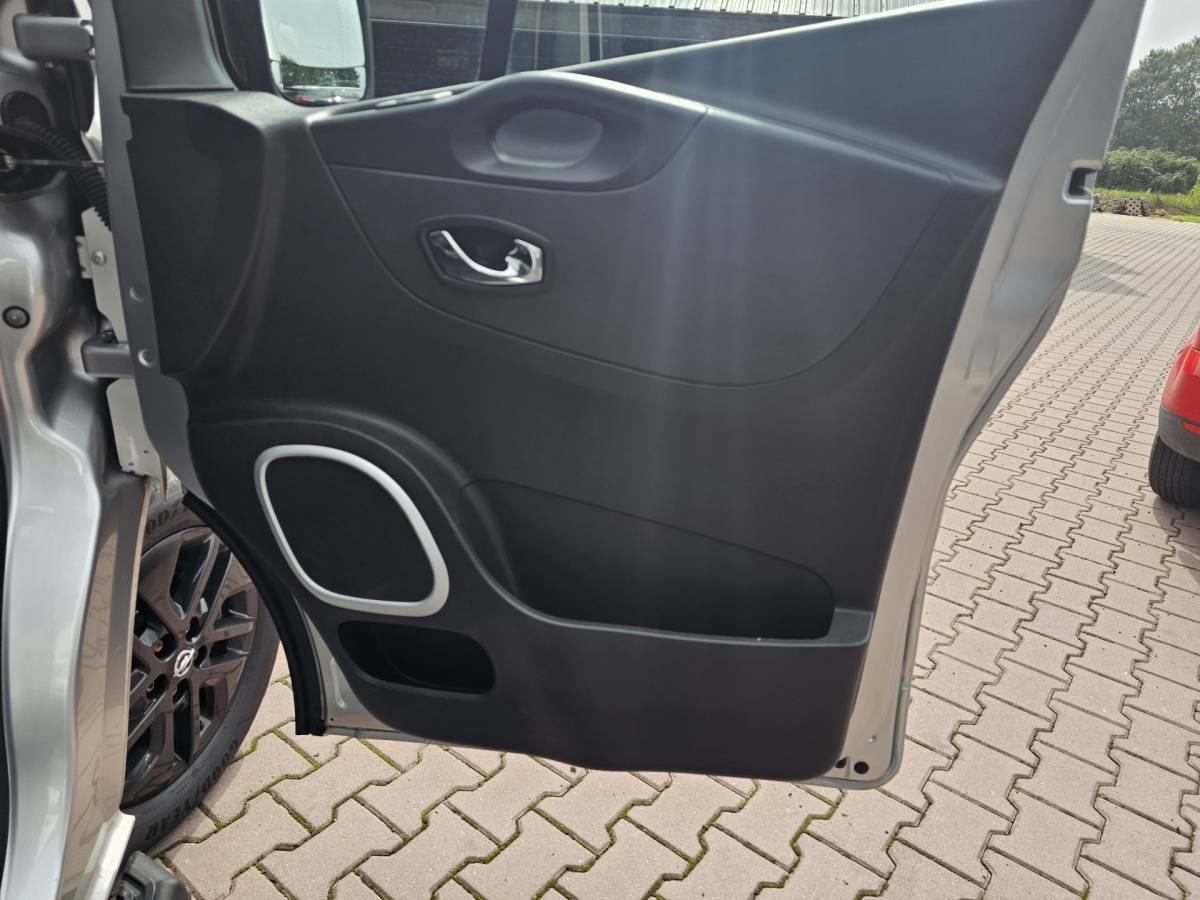 Opel Vivaro Opel Vivaro 1.6 CDTI L2H1 DC Sport EcoFlex Innovation | Schuifdeur links | Leder | Navi | Trekhaak | Sidebars | Camera | Stoelverwarming |