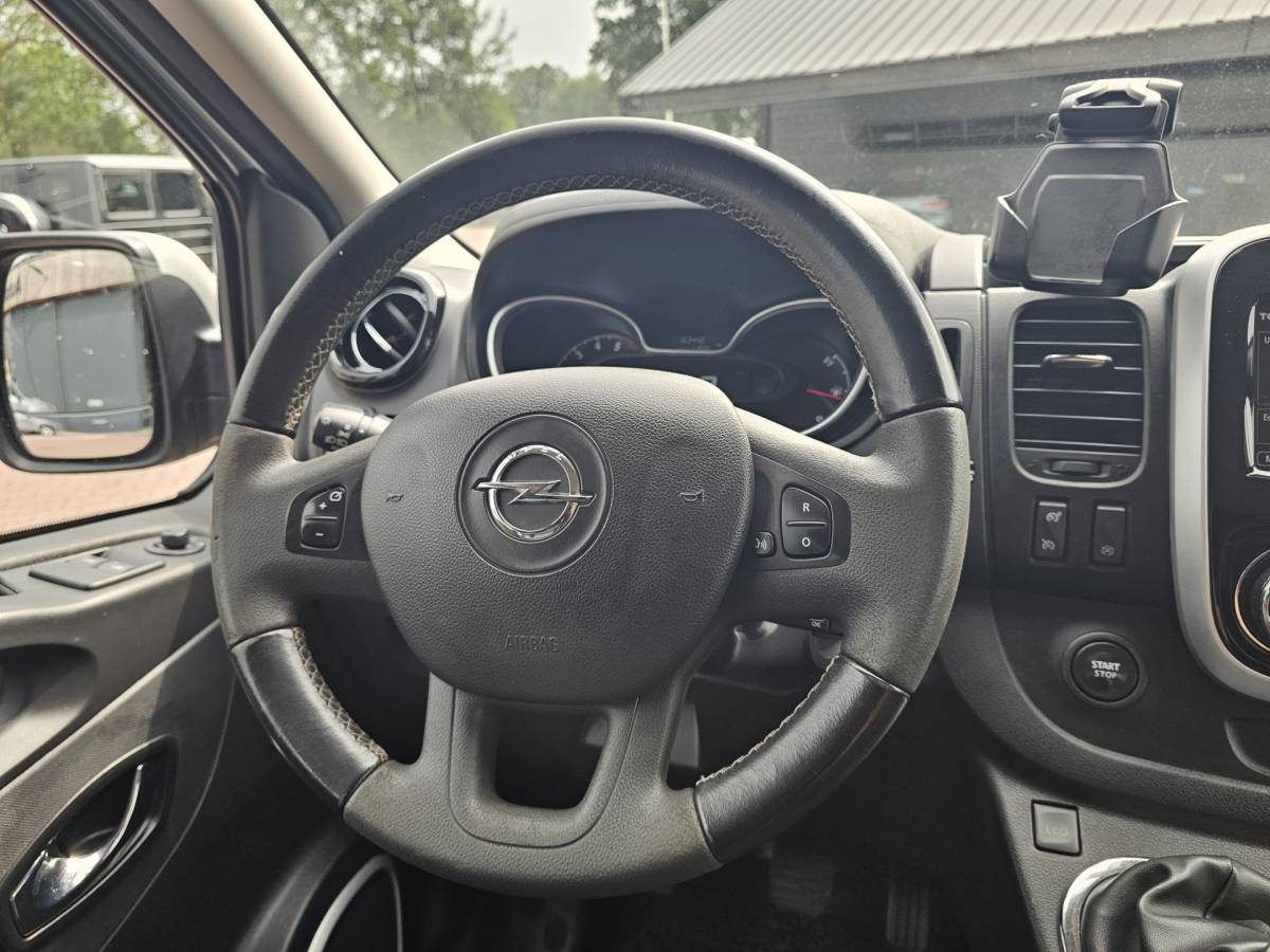 Opel Vivaro Opel Vivaro 1.6 CDTI L2H1 DC Sport EcoFlex Innovation | Schuifdeur links | Leder | Navi | Trekhaak | Sidebars | Camera | Stoelverwarming |