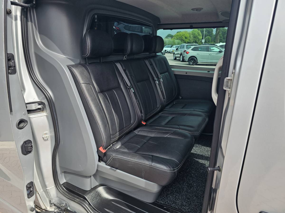 Opel Vivaro Opel Vivaro 1.6 CDTI L2H1 DC Sport EcoFlex Innovation | Schuifdeur links | Leder | Navi | Trekhaak | Sidebars | Camera | Stoelverwarming |