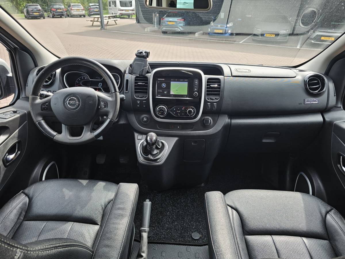 Opel Vivaro Opel Vivaro 1.6 CDTI L2H1 DC Sport EcoFlex Innovation | Schuifdeur links | Leder | Navi | Trekhaak | Sidebars | Camera | Stoelverwarming |