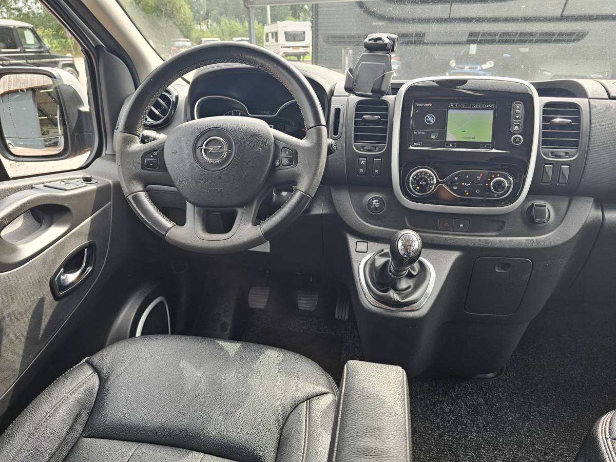 Opel Vivaro Opel Vivaro 1.6 CDTI L2H1 DC Sport EcoFlex Innovation | Schuifdeur links | Leder | Navi | Trekhaak | Sidebars | Camera | Stoelverwarming |