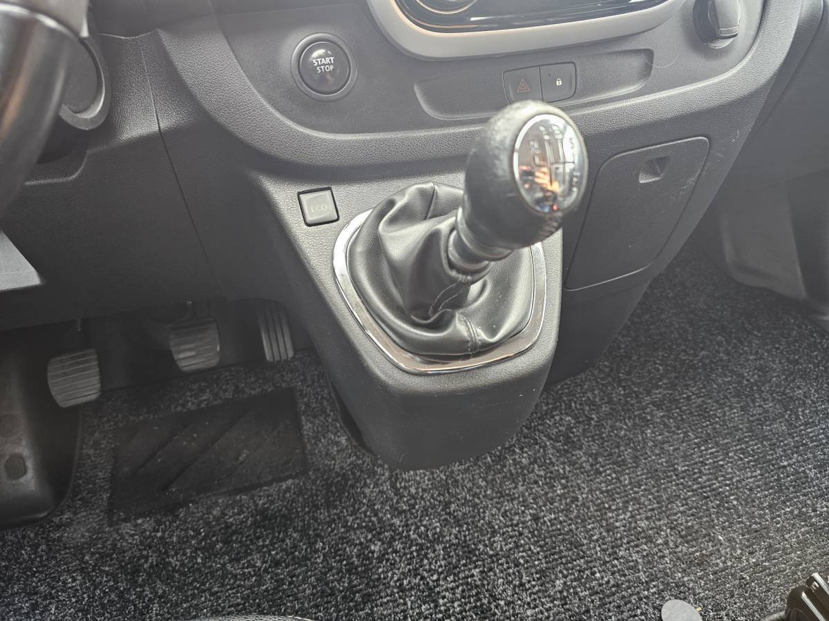 Opel Vivaro Opel Vivaro 1.6 CDTI L2H1 DC Sport EcoFlex Innovation | Schuifdeur links | Leder | Navi | Trekhaak | Sidebars | Camera | Stoelverwarming |