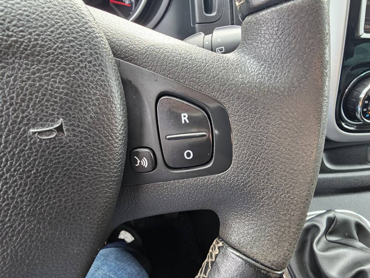 Opel Vivaro Opel Vivaro 1.6 CDTI L2H1 DC Sport EcoFlex Innovation | Schuifdeur links | Leder | Navi | Trekhaak | Sidebars | Camera | Stoelverwarming |