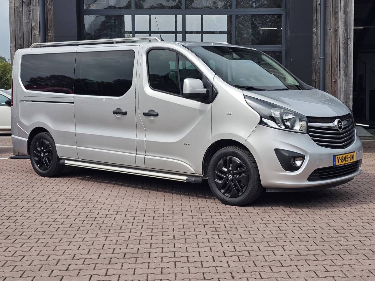 Opel Vivaro Opel Vivaro 1.6 CDTI L2H1 DC Sport EcoFlex Innovation | Schuifdeur links | Leder | Navi | Trekhaak | Sidebars | Camera | Stoelverwarming |
