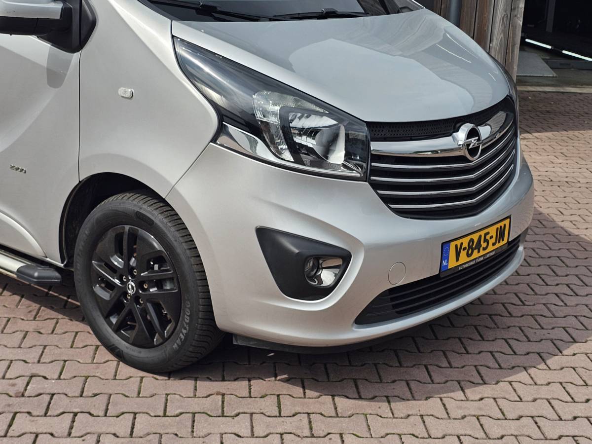 Opel Vivaro Opel Vivaro 1.6 CDTI L2H1 DC Sport EcoFlex Innovation | Schuifdeur links | Leder | Navi | Trekhaak | Sidebars | Camera | Stoelverwarming |