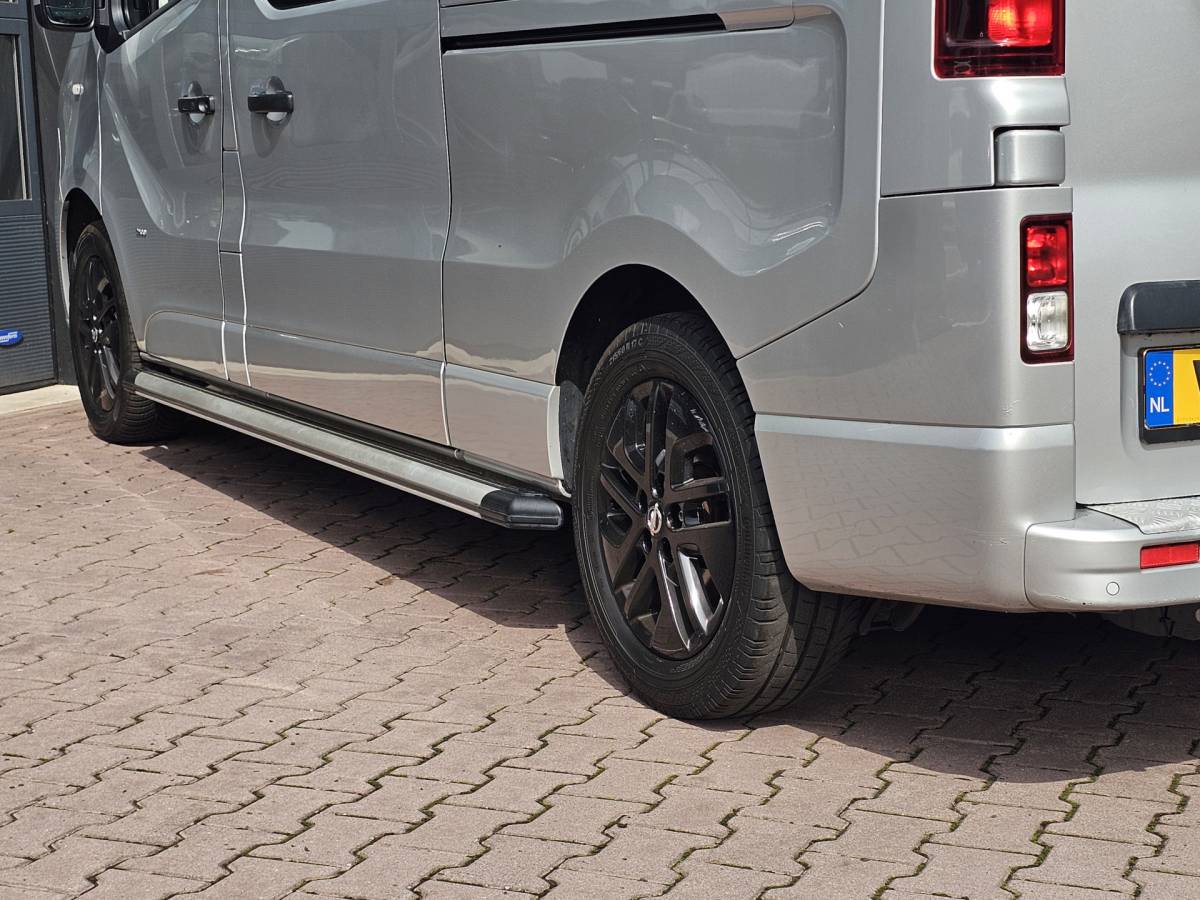 Opel Vivaro Opel Vivaro 1.6 CDTI L2H1 DC Sport EcoFlex Innovation | Schuifdeur links | Leder | Navi | Trekhaak | Sidebars | Camera | Stoelverwarming |