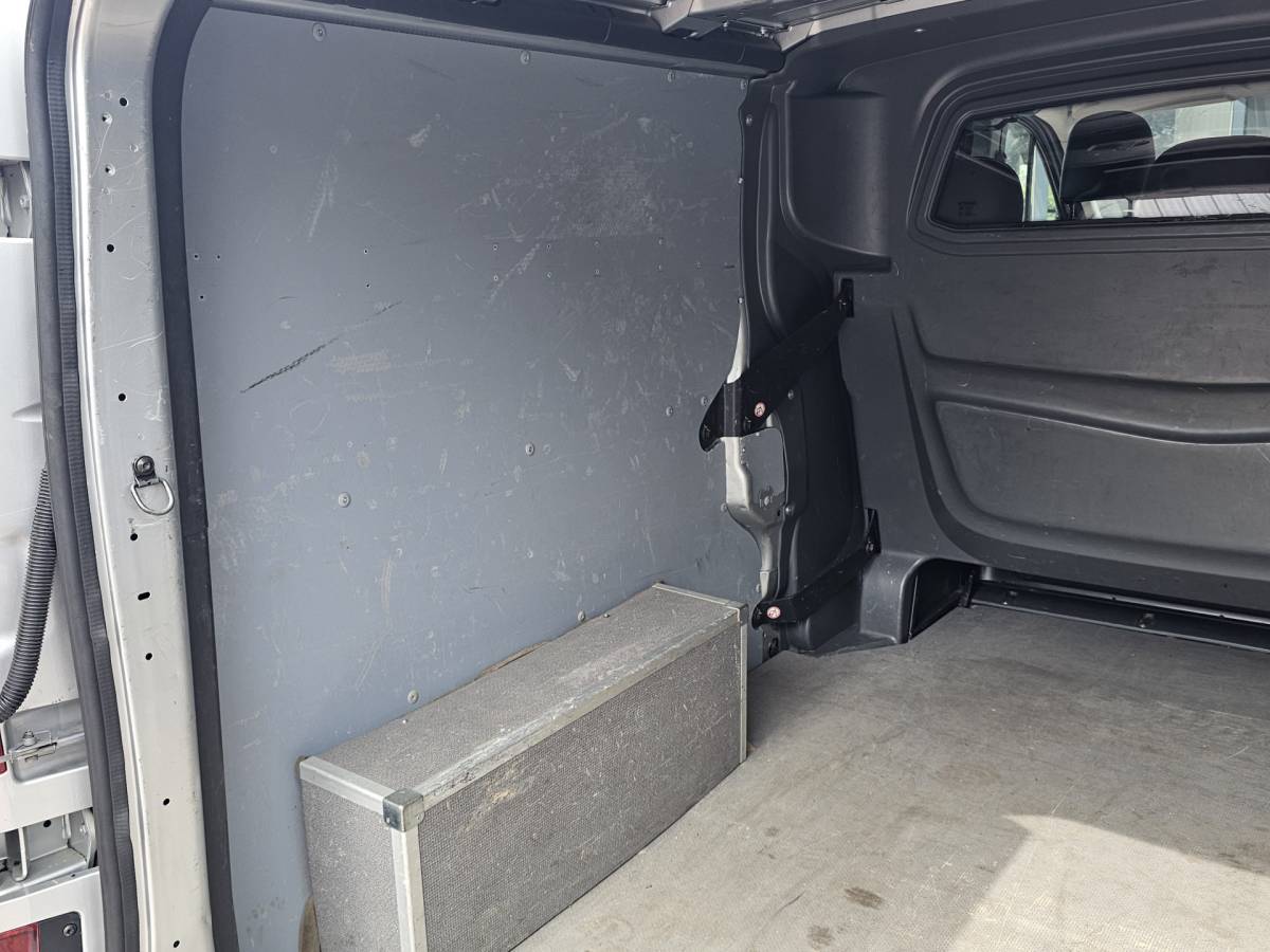 Opel Vivaro Opel Vivaro 1.6 CDTI L2H1 DC Sport EcoFlex Innovation | Schuifdeur links | Leder | Navi | Trekhaak | Sidebars | Camera | Stoelverwarming |