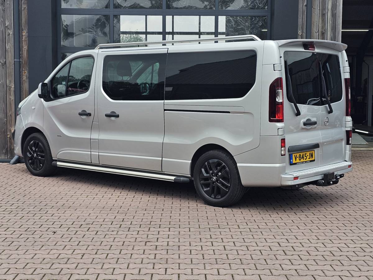 Opel Vivaro Opel Vivaro 1.6 CDTI L2H1 DC Sport EcoFlex Innovation | Schuifdeur links | Leder | Navi | Trekhaak | Sidebars | Camera | Stoelverwarming |