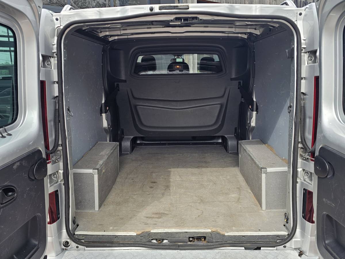 Opel Vivaro Opel Vivaro 1.6 CDTI L2H1 DC Sport EcoFlex Innovation | Schuifdeur links | Leder | Navi | Trekhaak | Sidebars | Camera | Stoelverwarming |