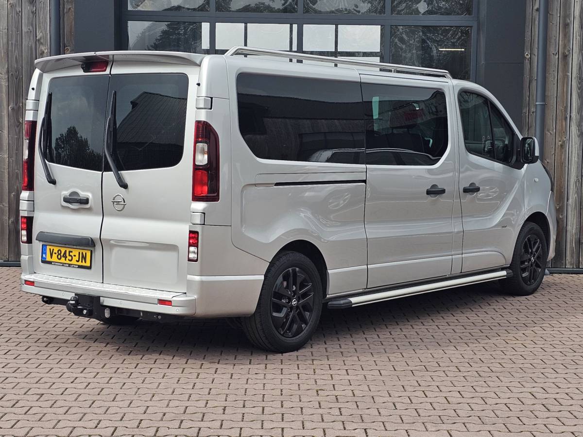 Opel Vivaro Opel Vivaro 1.6 CDTI L2H1 DC Sport EcoFlex Innovation | Schuifdeur links | Leder | Navi | Trekhaak | Sidebars | Camera | Stoelverwarming |