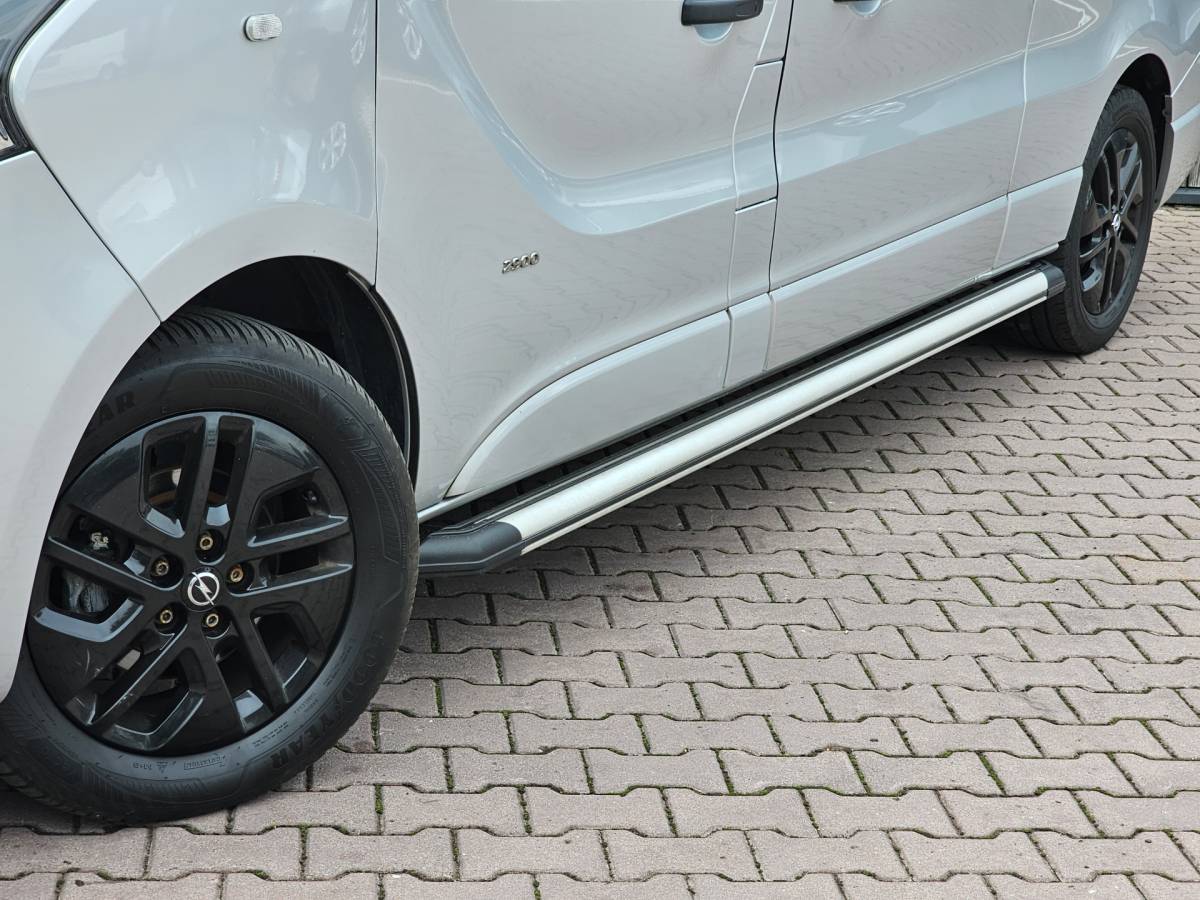 Opel Vivaro Opel Vivaro 1.6 CDTI L2H1 DC Sport EcoFlex Innovation | Schuifdeur links | Leder | Navi | Trekhaak | Sidebars | Camera | Stoelverwarming |