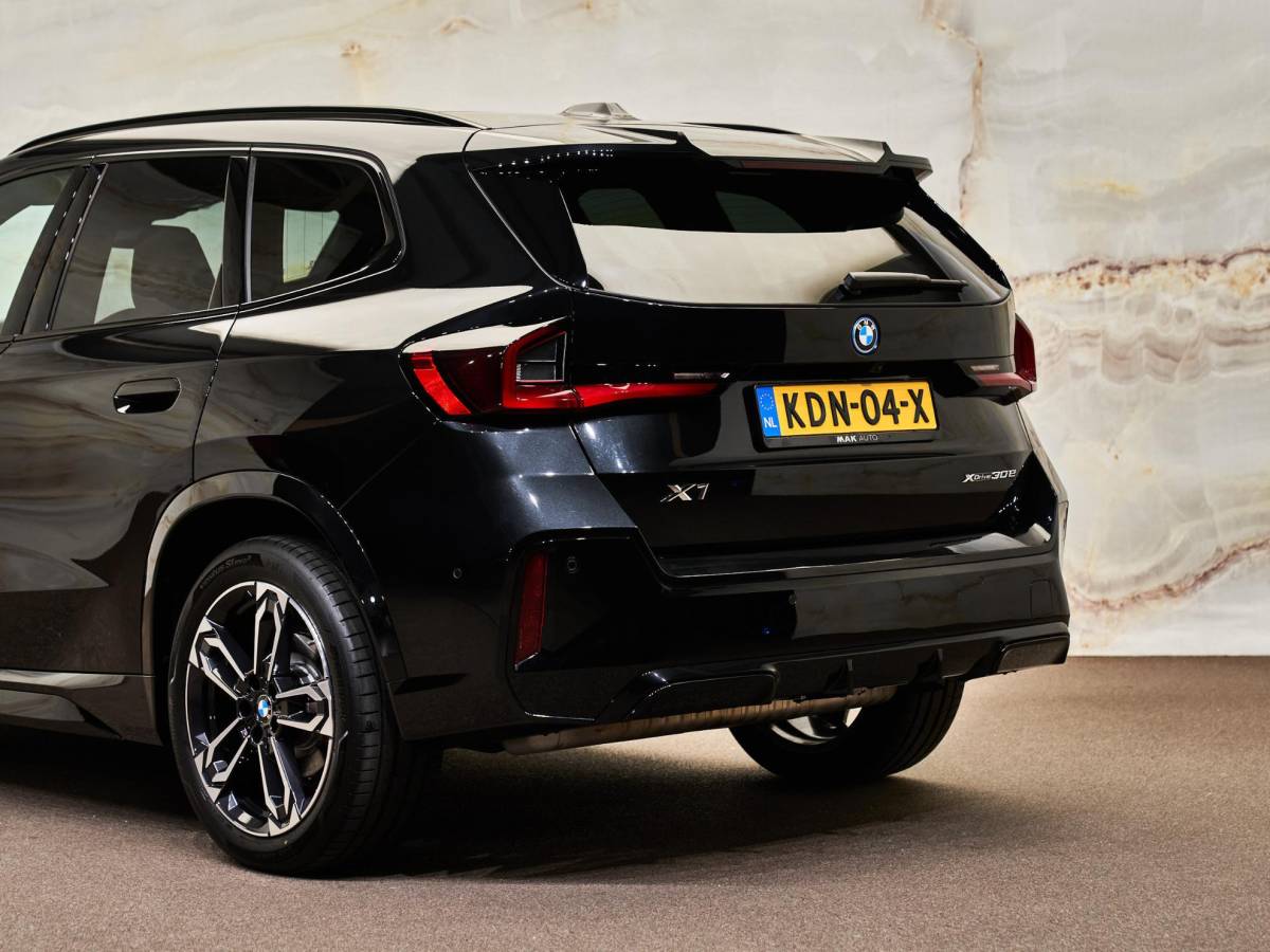 BMW X1 BMW X1 xDrive30e M Sport Pro , NL-auto, pano, tr.haak, H/K, 19″, keyless, privacy