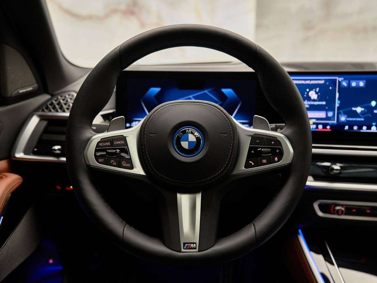 BMW X5 BMW X5 xDrive50e M Sport Pro , NL-auto, Sonderlackierung, pano, 4W-best., H/K, Luchtv., Merino, memory, 22″, HUD, tr.haak, privacy