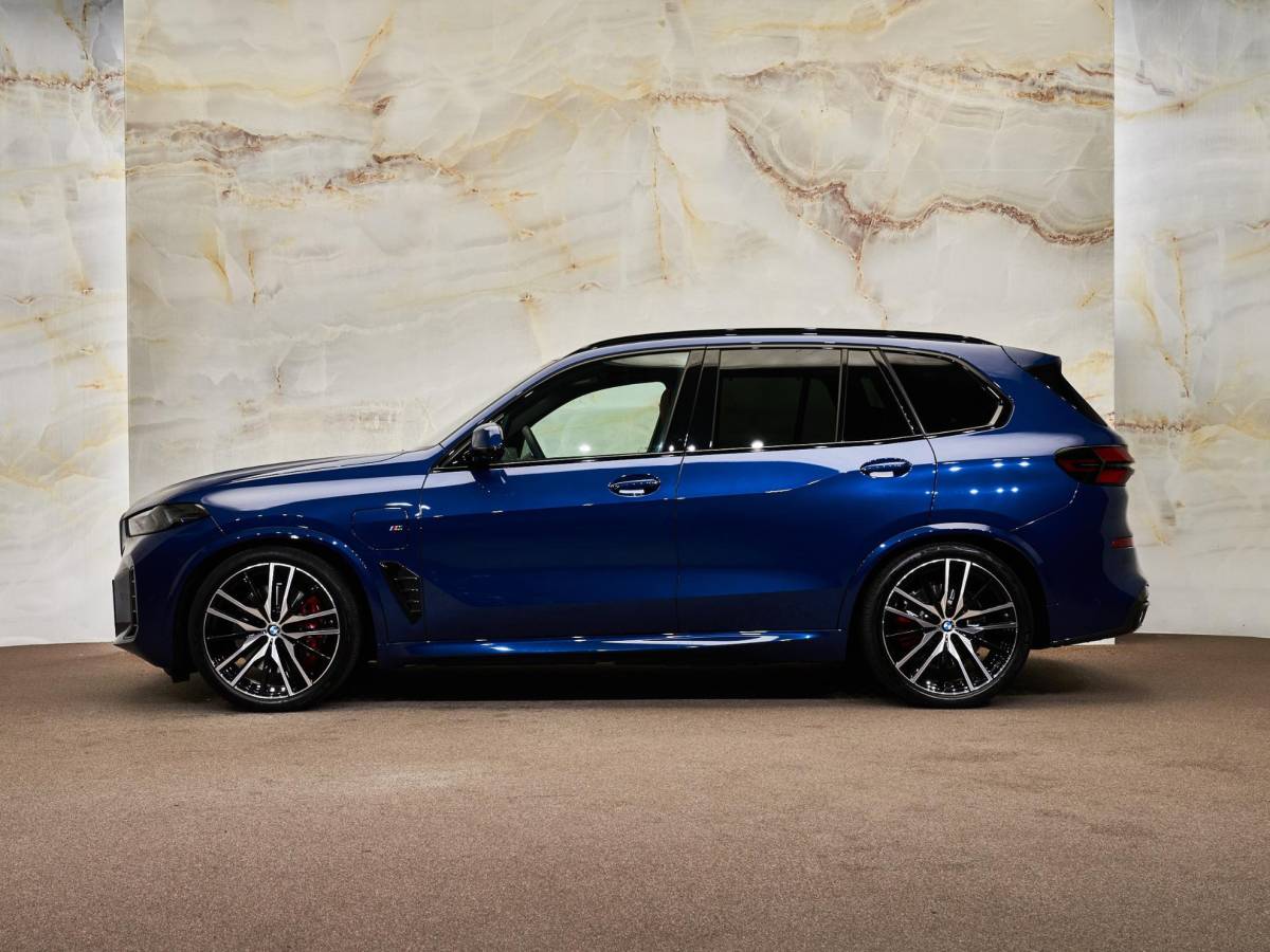 BMW X5 BMW X5 xDrive50e M Sport Pro , NL-auto, Sonderlackierung, pano, 4W-best., H/K, Luchtv., Merino, memory, 22″, HUD, tr.haak, privacy
