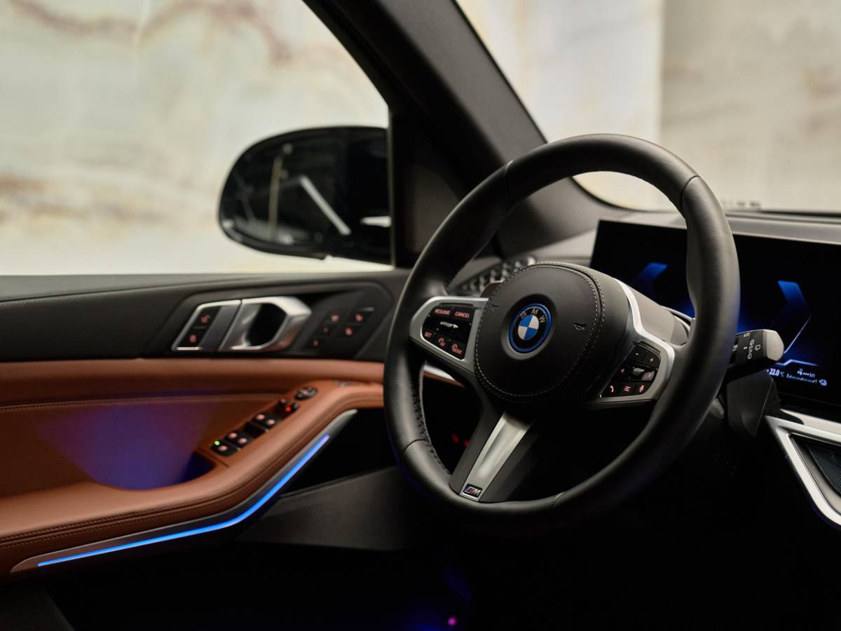 BMW X5 BMW X5 xDrive50e M Sport Pro , NL-auto, Sonderlackierung, pano, 4W-best., H/K, Luchtv., Merino, memory, 22″, HUD, tr.haak, privacy
